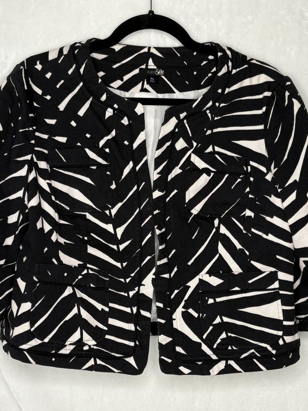 EAST 5th BLACK AND WHITE LEAF PATTERN CROPPED JACKET BLAZER - PL